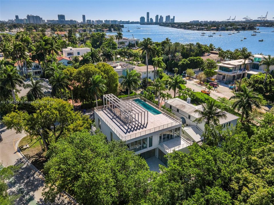 На продажу: $7,000,000 (7 спален, 7 ванн, 5016 Квадратных фут)