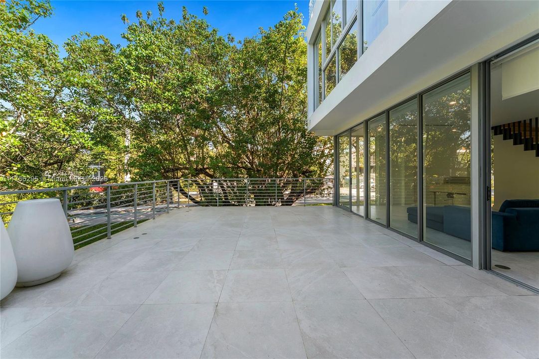 На продажу: $7,000,000 (7 спален, 7 ванн, 5016 Квадратных фут)