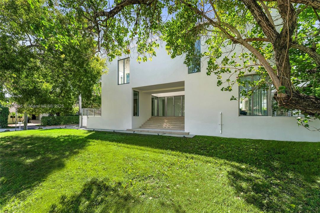 На продажу: $7,000,000 (7 спален, 7 ванн, 5016 Квадратных фут)