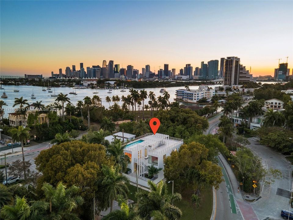 На продажу: $7,000,000 (7 спален, 7 ванн, 5016 Квадратных фут)