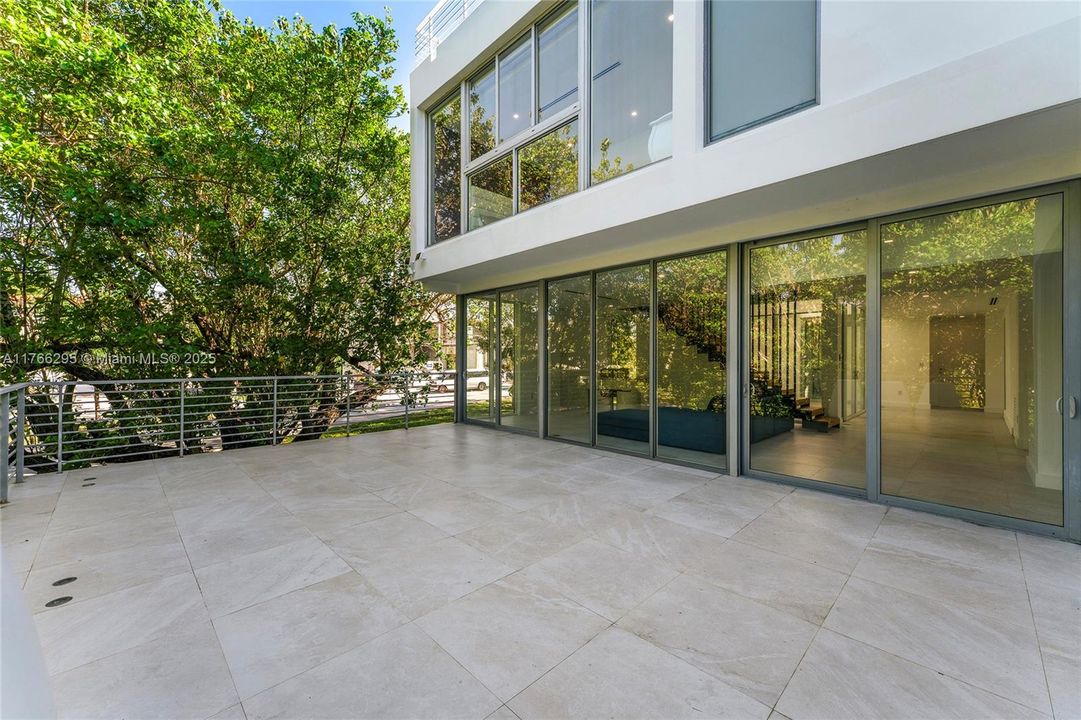 На продажу: $7,000,000 (7 спален, 7 ванн, 5016 Квадратных фут)