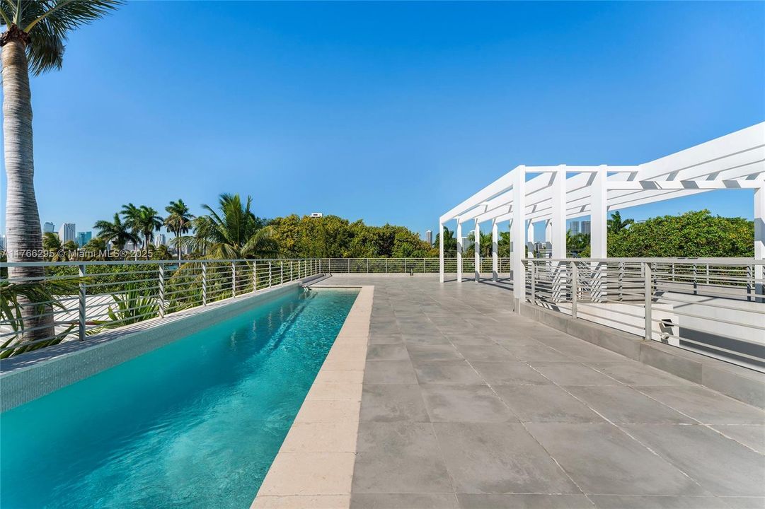 На продажу: $7,000,000 (7 спален, 7 ванн, 5016 Квадратных фут)