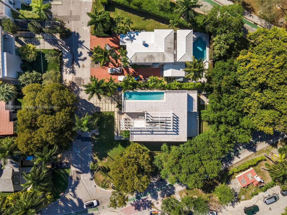 На продажу: $7,000,000 (7 спален, 7 ванн, 5016 Квадратных фут)