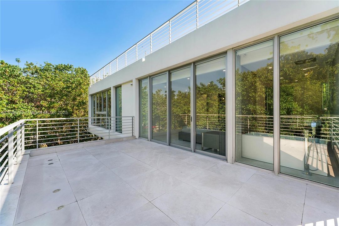 На продажу: $7,000,000 (7 спален, 7 ванн, 5016 Квадратных фут)