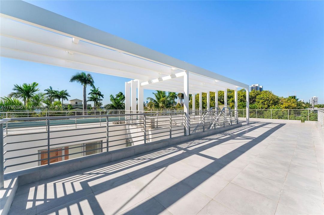 На продажу: $7,000,000 (7 спален, 7 ванн, 5016 Квадратных фут)