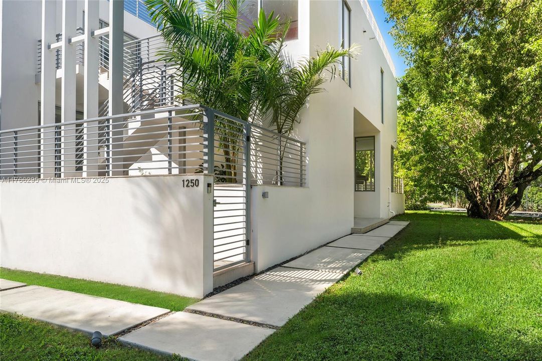 На продажу: $7,000,000 (7 спален, 7 ванн, 5016 Квадратных фут)