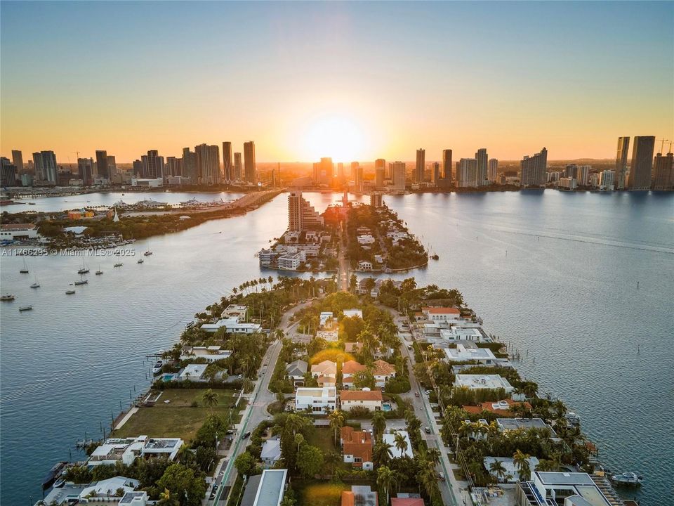 На продажу: $7,000,000 (7 спален, 7 ванн, 5016 Квадратных фут)