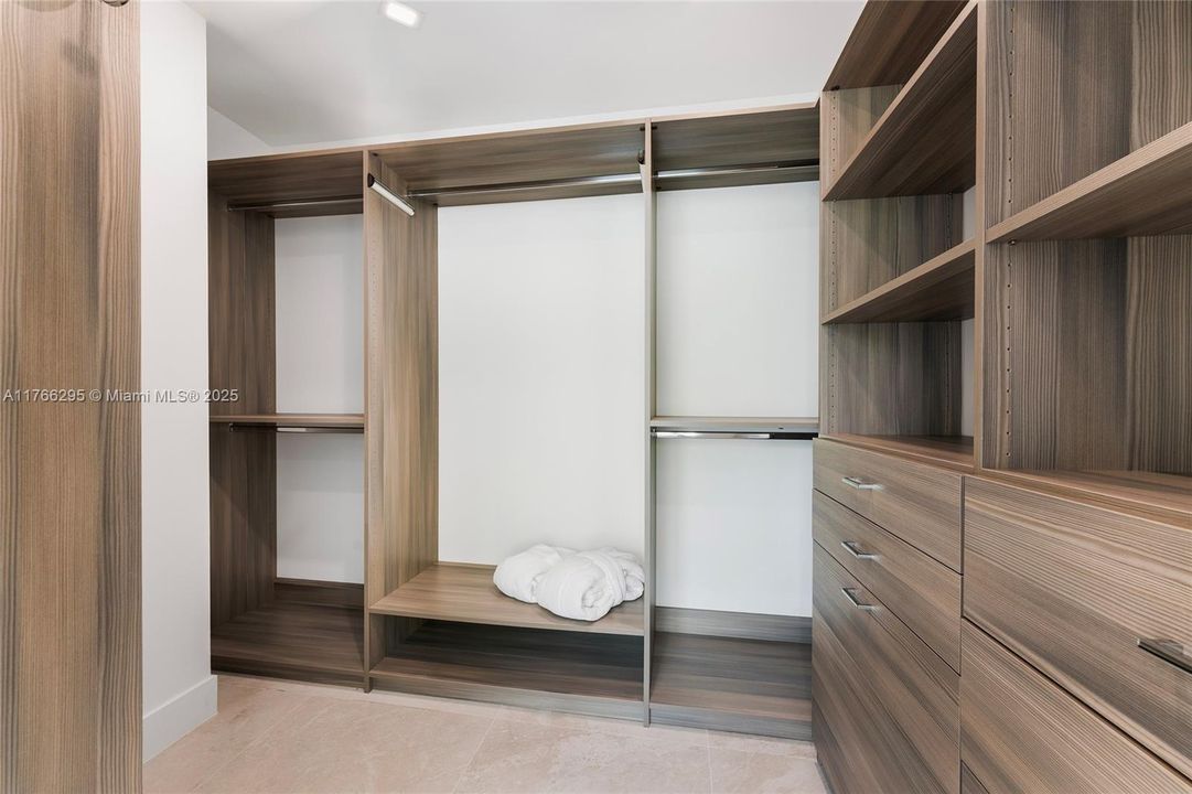 На продажу: $7,000,000 (7 спален, 7 ванн, 5016 Квадратных фут)