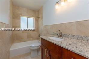 Recently Rented: $3,600 (2 beds, 2 baths, 1582 Square Feet)