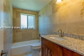 Recently Rented: $3,600 (2 beds, 2 baths, 1582 Square Feet)