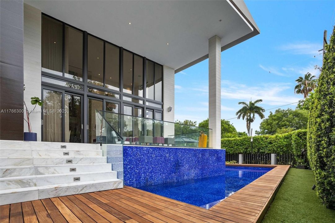 En Venta: $11,300,000 (6 camas, 6 baños, 5216 Pies cuadrados)