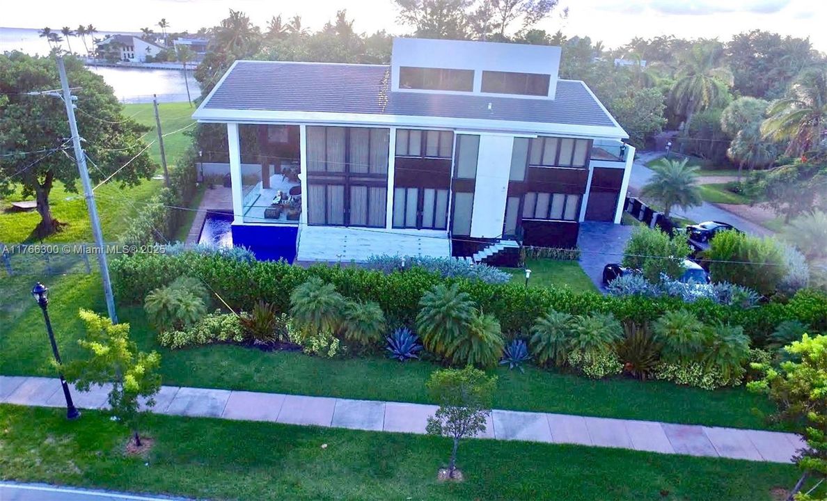 En Venta: $11,300,000 (6 camas, 6 baños, 5216 Pies cuadrados)