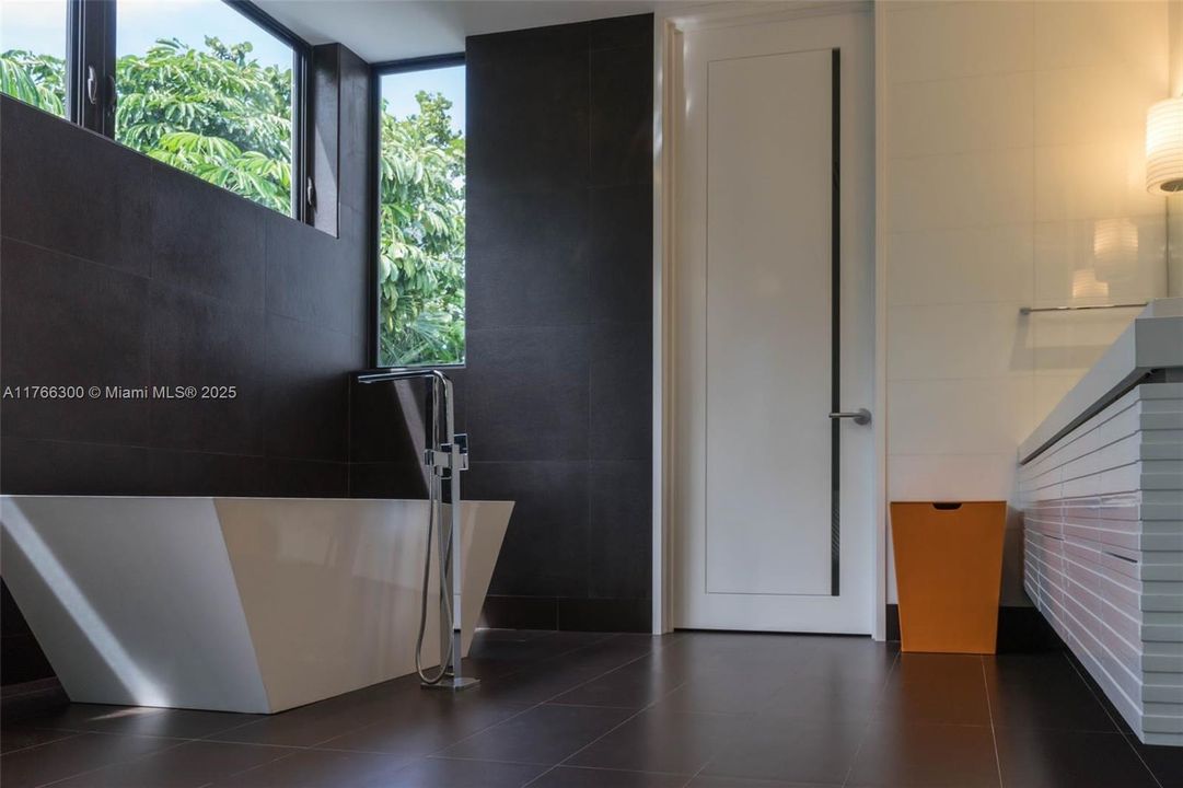 En Venta: $11,300,000 (6 camas, 6 baños, 5216 Pies cuadrados)