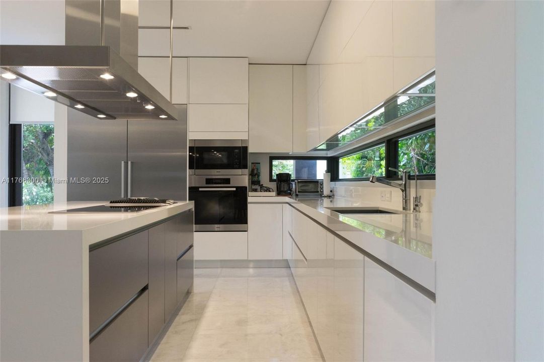 En Venta: $11,300,000 (6 camas, 6 baños, 5216 Pies cuadrados)