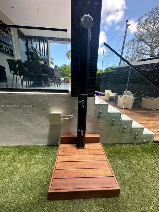 En Venta: $11,300,000 (6 camas, 6 baños, 5216 Pies cuadrados)