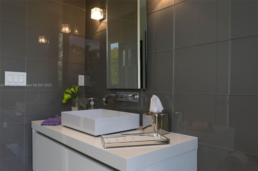 En Venta: $11,300,000 (6 camas, 6 baños, 5216 Pies cuadrados)