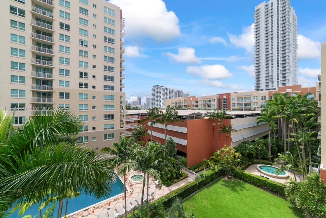 Недавно продано: $515,000 (2 спален, 2 ванн, 1202 Квадратных фут)