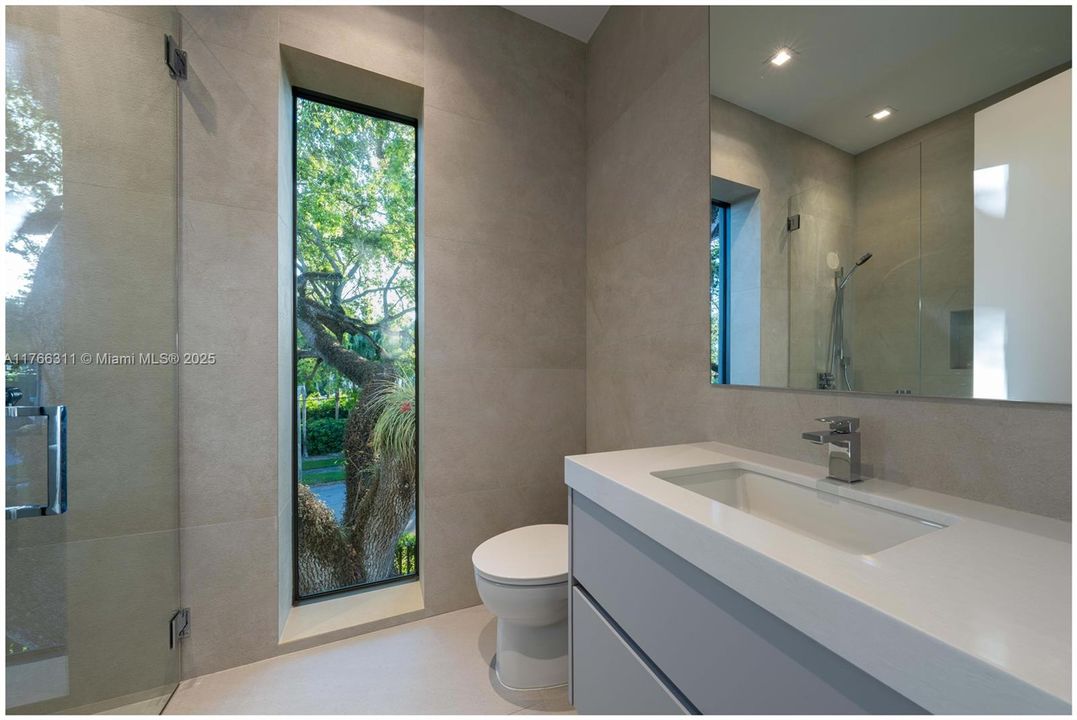 Recently Sold: $8,275,000 (6 beds, 7 baths, 5524 Square Feet)