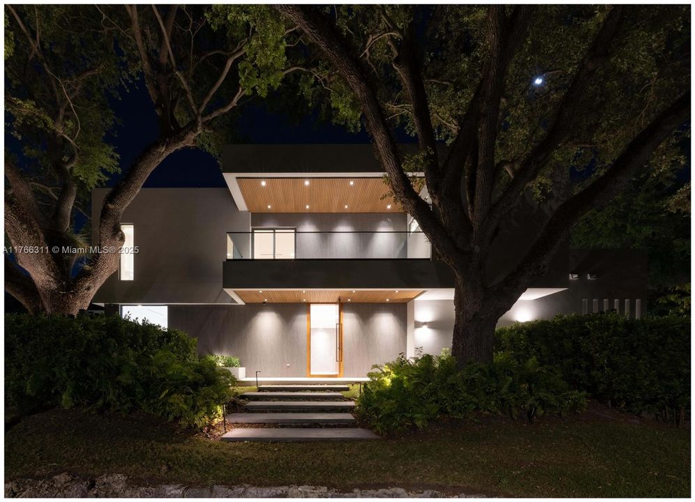 Recently Sold: $8,275,000 (6 beds, 7 baths, 5524 Square Feet)