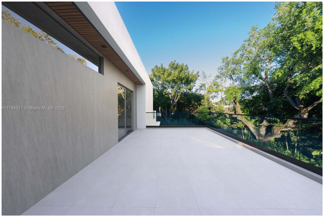 Recently Sold: $8,275,000 (6 beds, 7 baths, 5524 Square Feet)