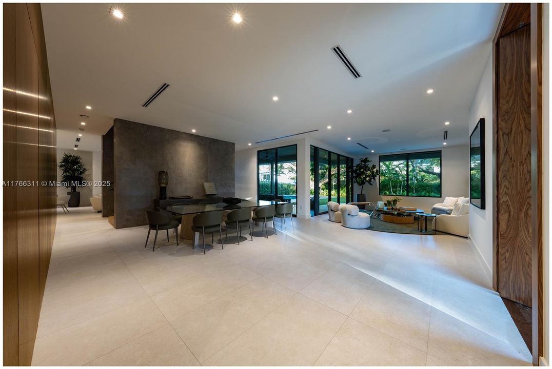 Recently Sold: $8,275,000 (6 beds, 7 baths, 5524 Square Feet)