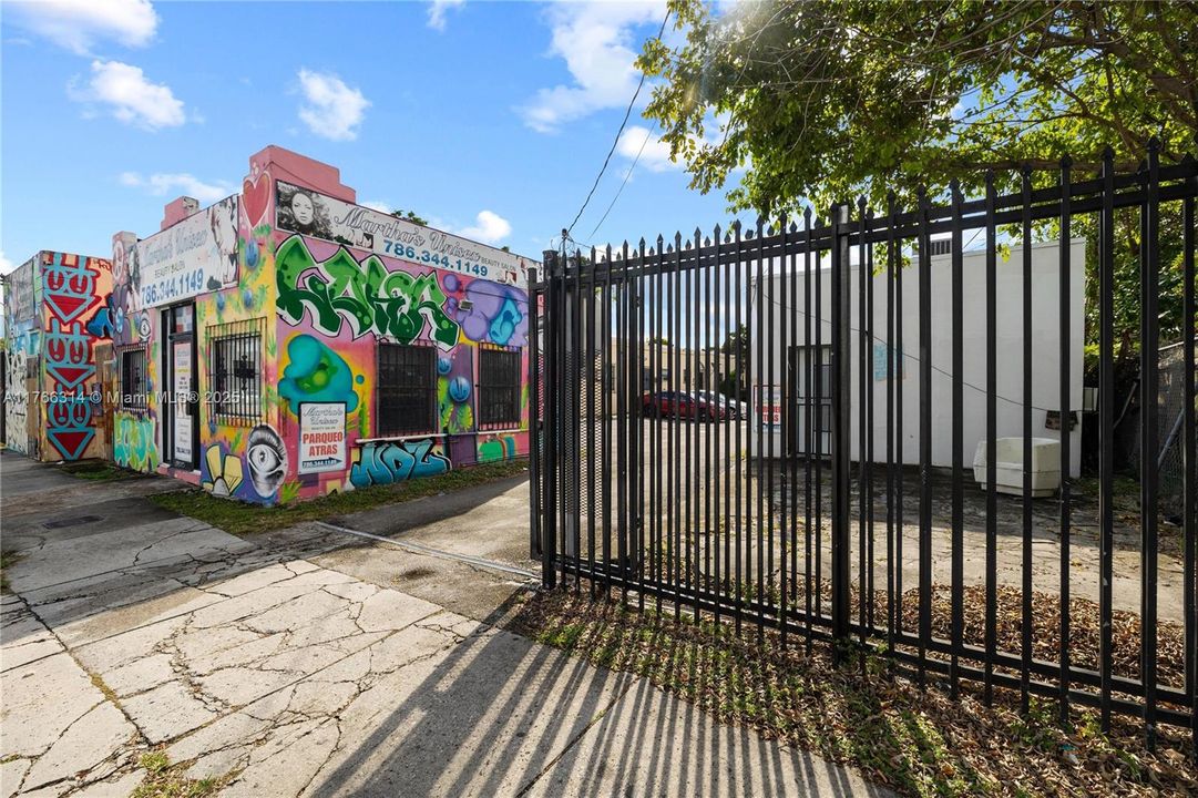 For Sale: $3,500,000 (0.33 acres)