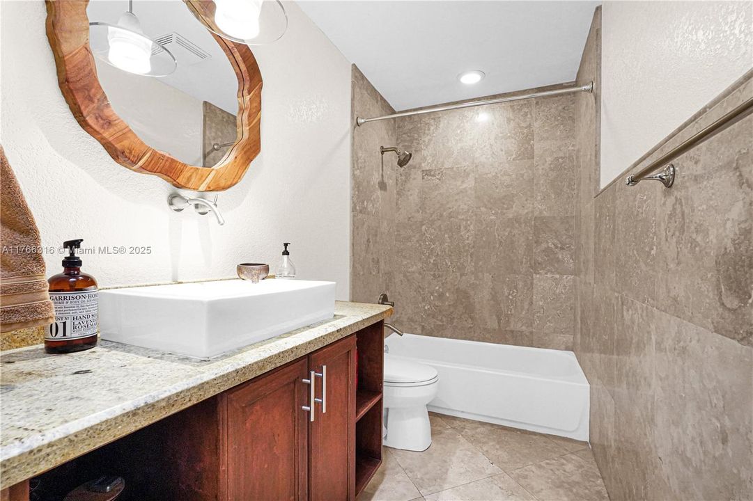 Недавно продано: $999,000 (3 спален, 2 ванн, 2417 Квадратных фут)