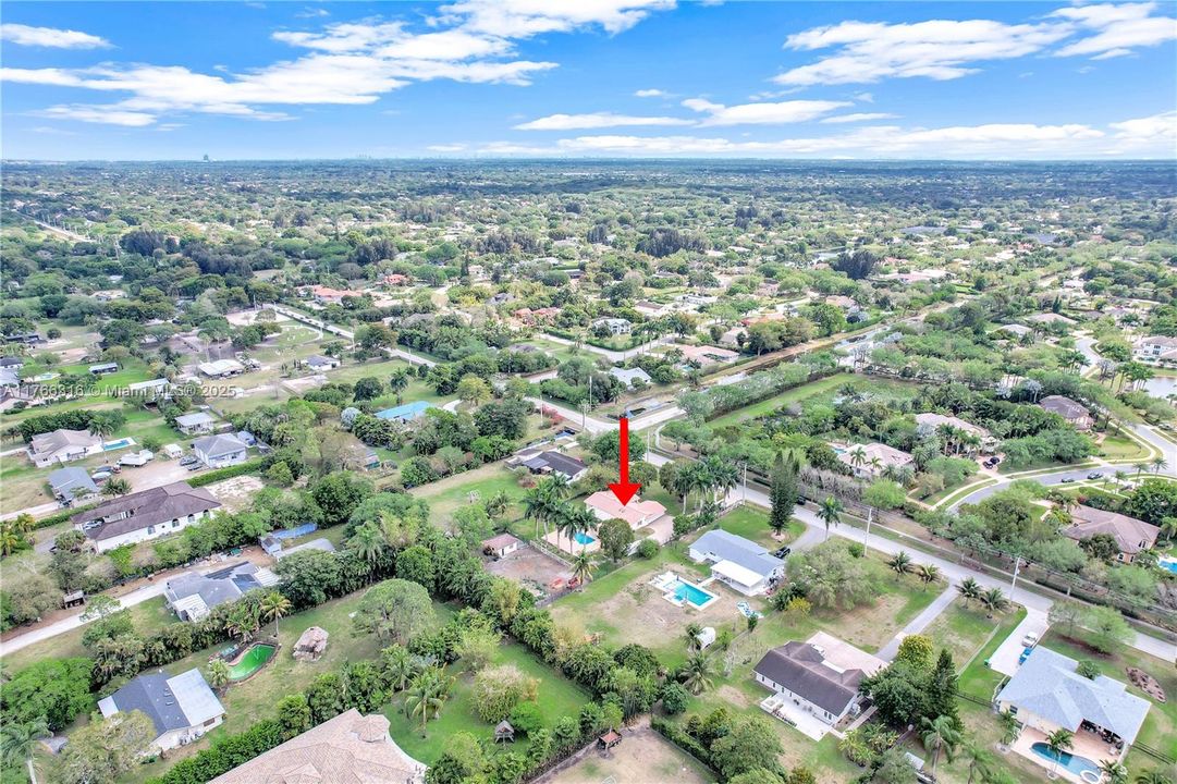 Недавно продано: $999,000 (3 спален, 2 ванн, 2417 Квадратных фут)