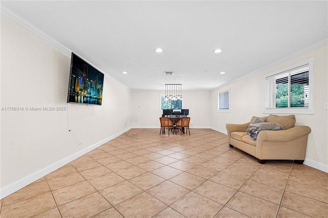 Недавно продано: $999,000 (3 спален, 2 ванн, 2417 Квадратных фут)