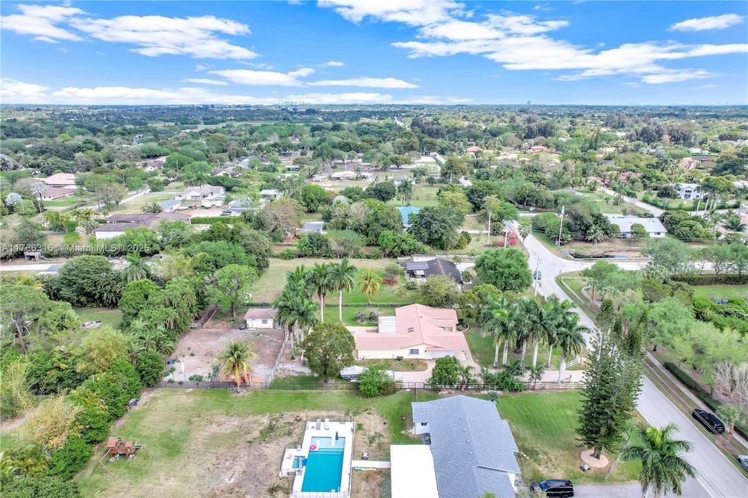 Недавно продано: $999,000 (3 спален, 2 ванн, 2417 Квадратных фут)