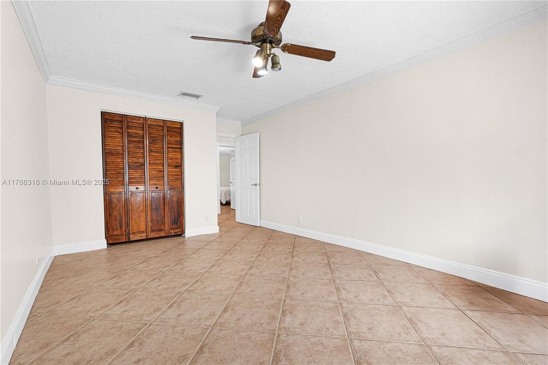 Недавно продано: $999,000 (3 спален, 2 ванн, 2417 Квадратных фут)