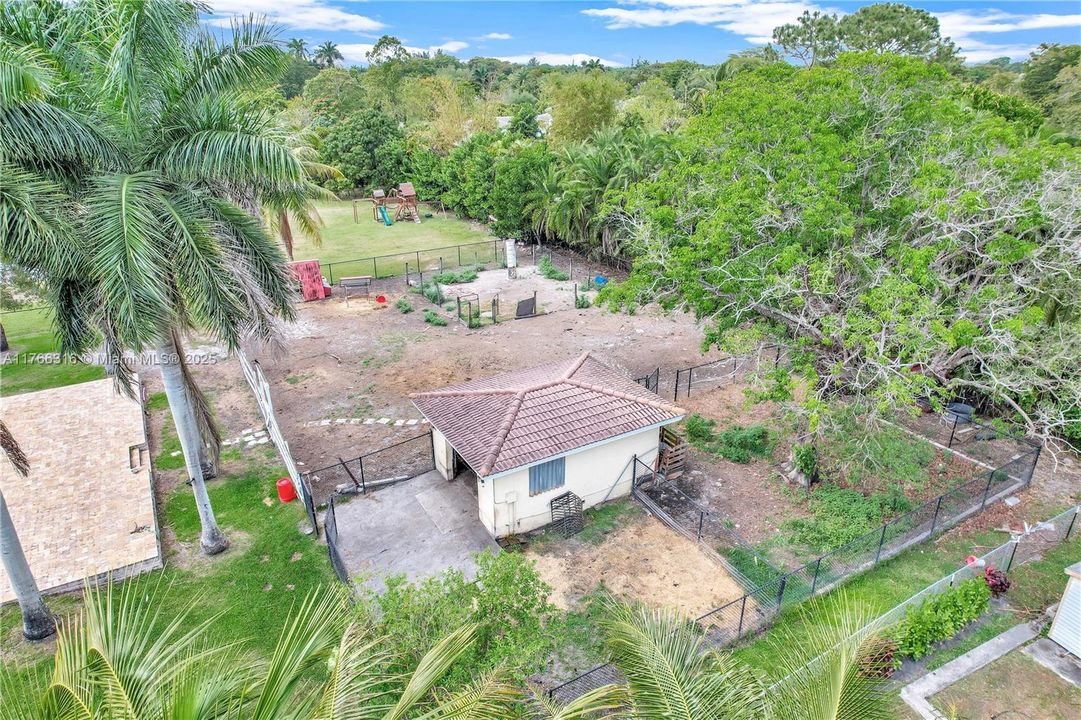 Недавно продано: $999,000 (3 спален, 2 ванн, 2417 Квадратных фут)