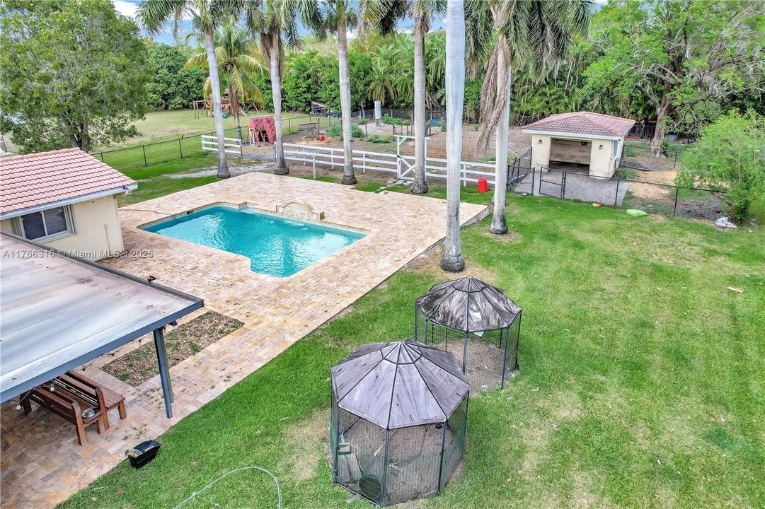 Недавно продано: $999,000 (3 спален, 2 ванн, 2417 Квадратных фут)