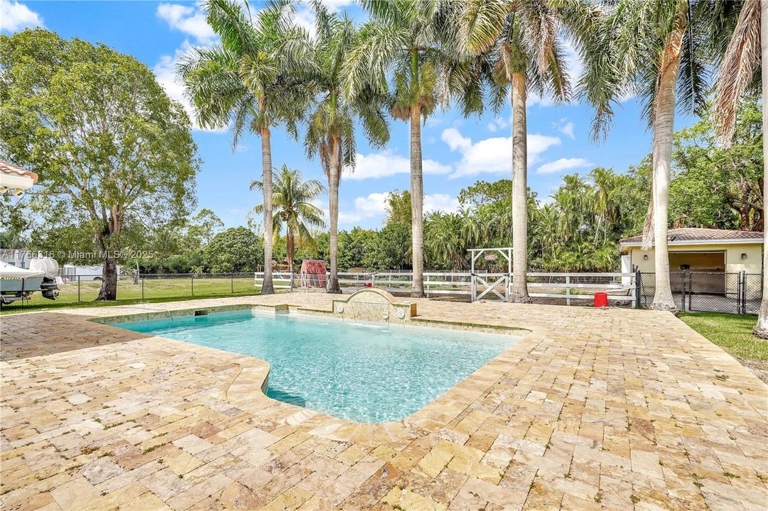 Недавно продано: $999,000 (3 спален, 2 ванн, 2417 Квадратных фут)