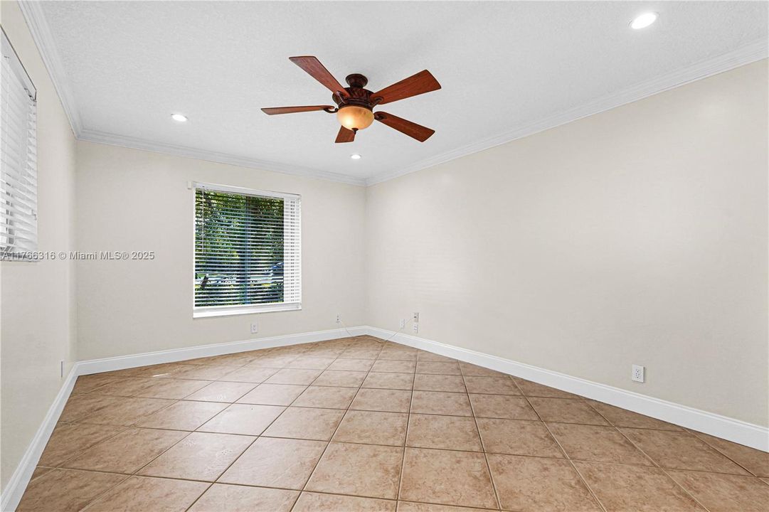 Недавно продано: $999,000 (3 спален, 2 ванн, 2417 Квадратных фут)