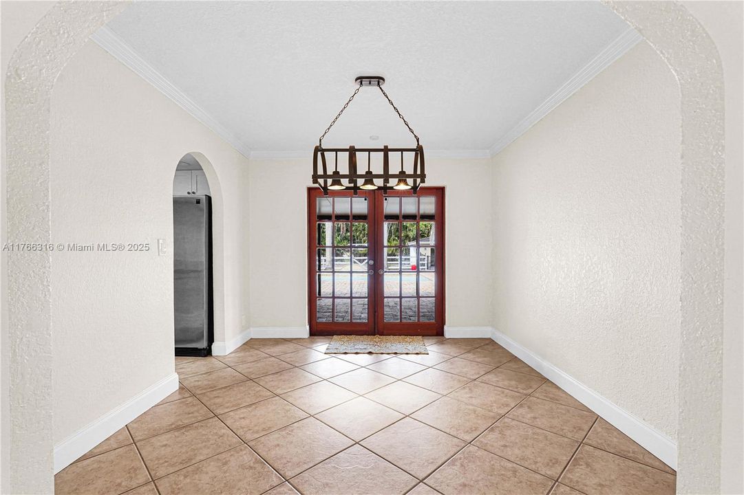 Недавно продано: $999,000 (3 спален, 2 ванн, 2417 Квадратных фут)