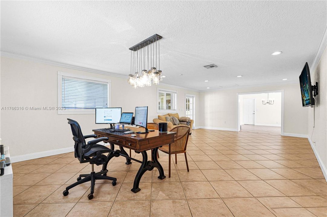 Недавно продано: $999,000 (3 спален, 2 ванн, 2417 Квадратных фут)