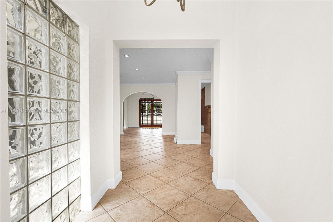 Недавно продано: $999,000 (3 спален, 2 ванн, 2417 Квадратных фут)