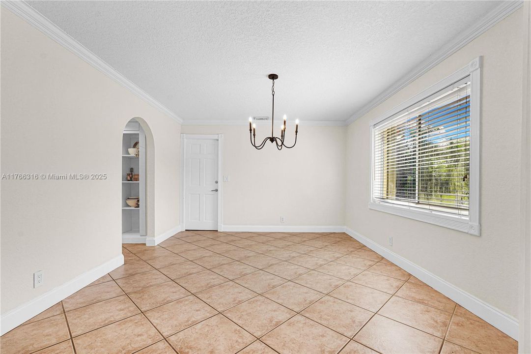 Недавно продано: $999,000 (3 спален, 2 ванн, 2417 Квадратных фут)