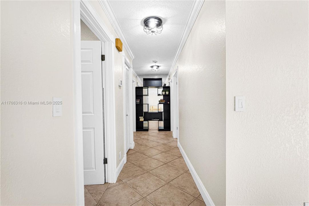 Недавно продано: $999,000 (3 спален, 2 ванн, 2417 Квадратных фут)