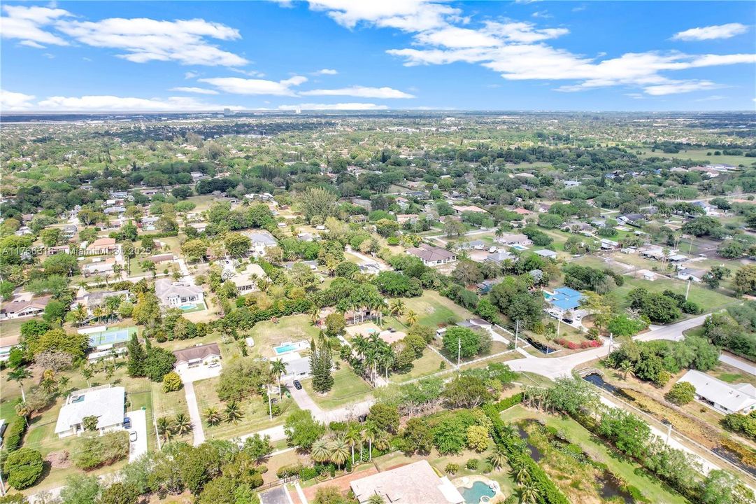 Недавно продано: $999,000 (3 спален, 2 ванн, 2417 Квадратных фут)