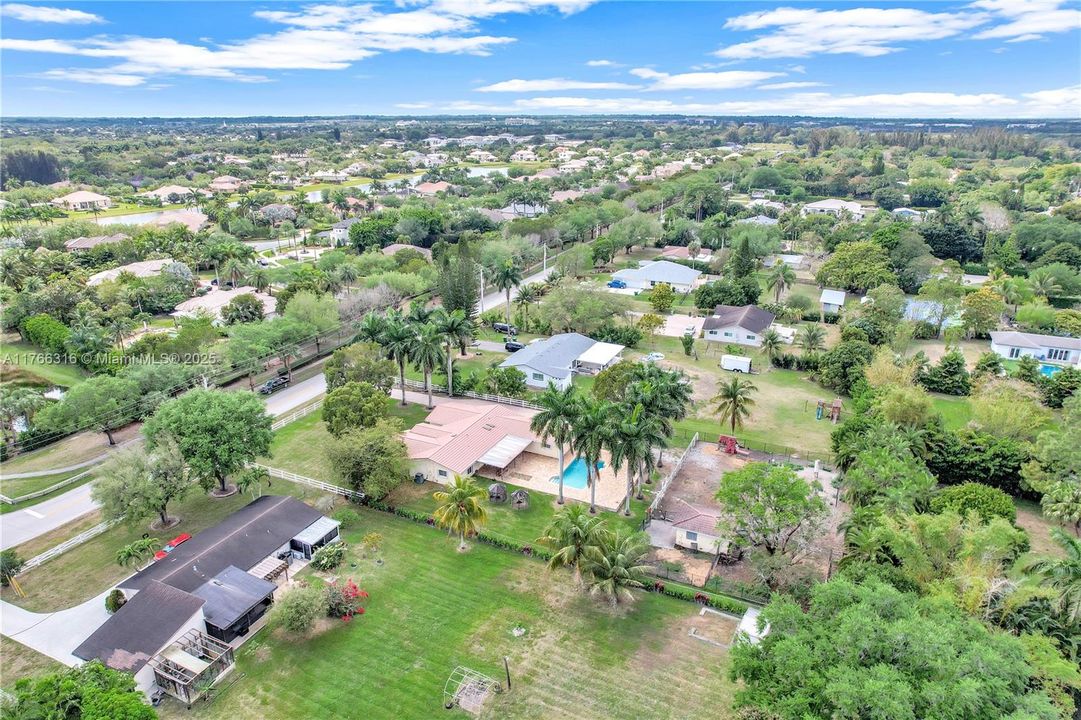 Недавно продано: $999,000 (3 спален, 2 ванн, 2417 Квадратных фут)