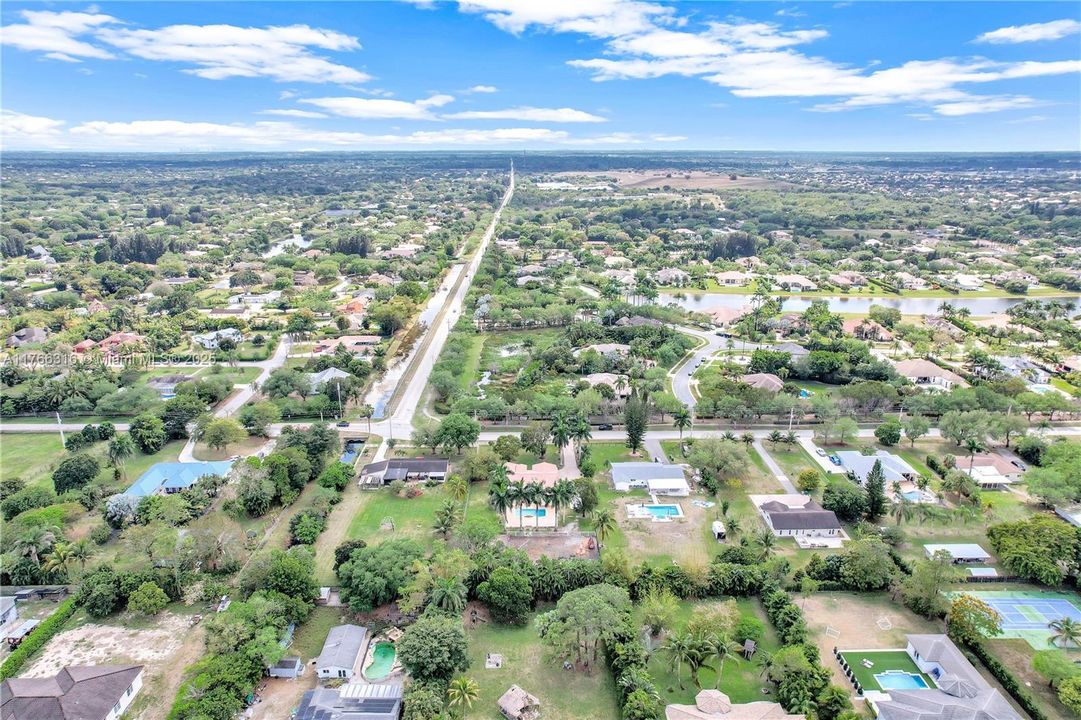 Недавно продано: $999,000 (3 спален, 2 ванн, 2417 Квадратных фут)