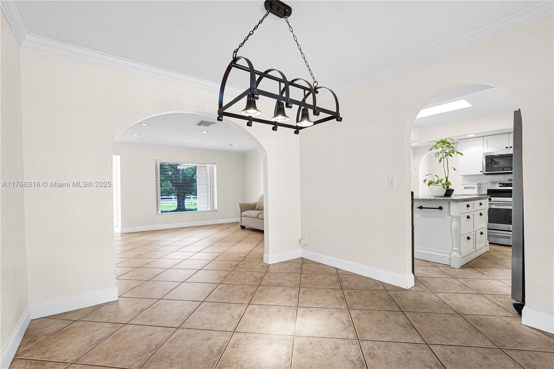 Недавно продано: $999,000 (3 спален, 2 ванн, 2417 Квадратных фут)