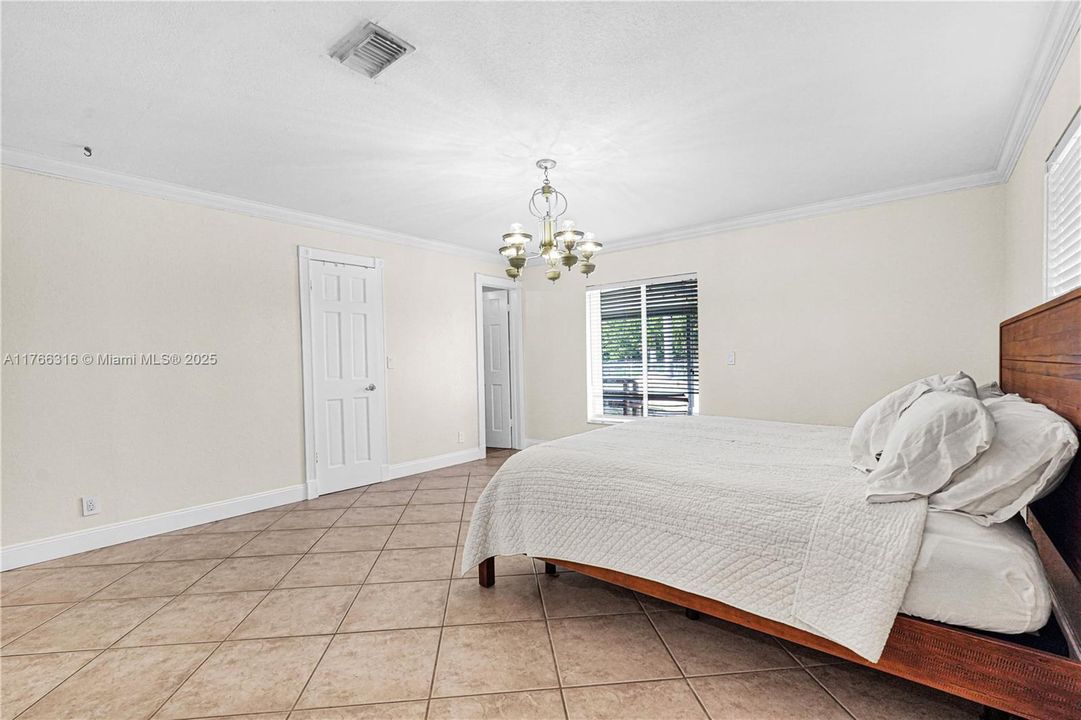 Недавно продано: $999,000 (3 спален, 2 ванн, 2417 Квадратных фут)