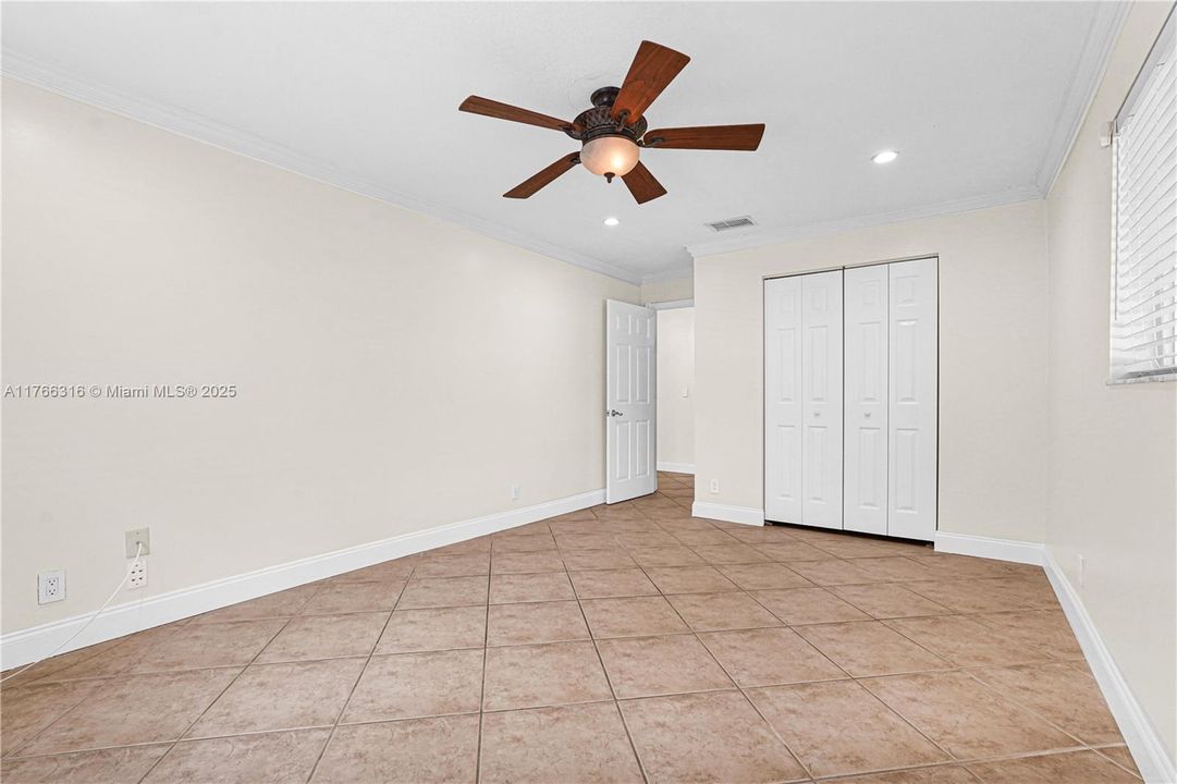 Недавно продано: $999,000 (3 спален, 2 ванн, 2417 Квадратных фут)