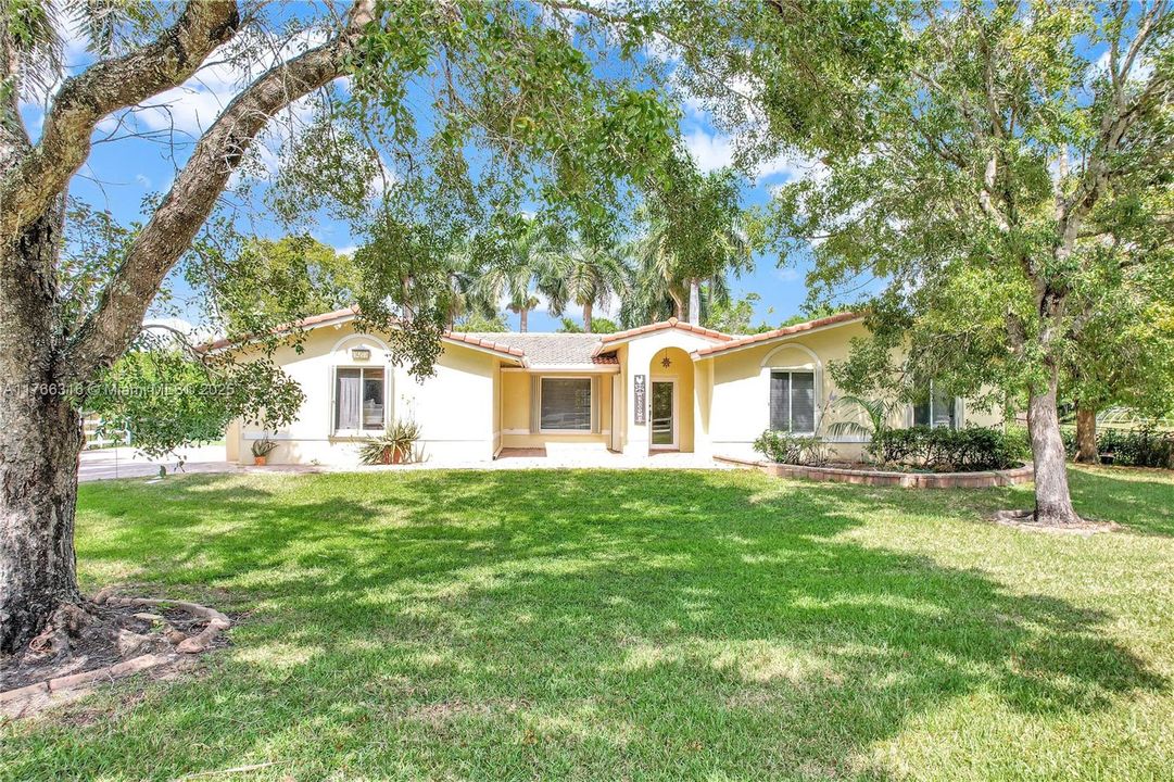 Недавно продано: $999,000 (3 спален, 2 ванн, 2417 Квадратных фут)