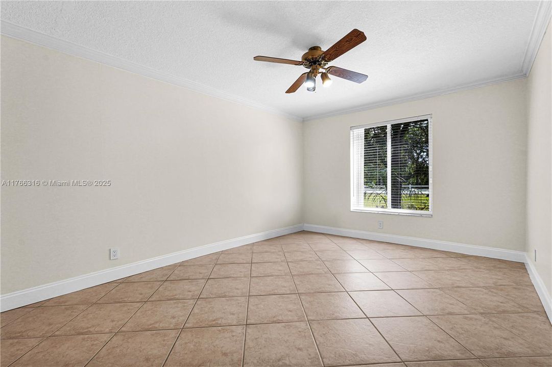 Недавно продано: $999,000 (3 спален, 2 ванн, 2417 Квадратных фут)