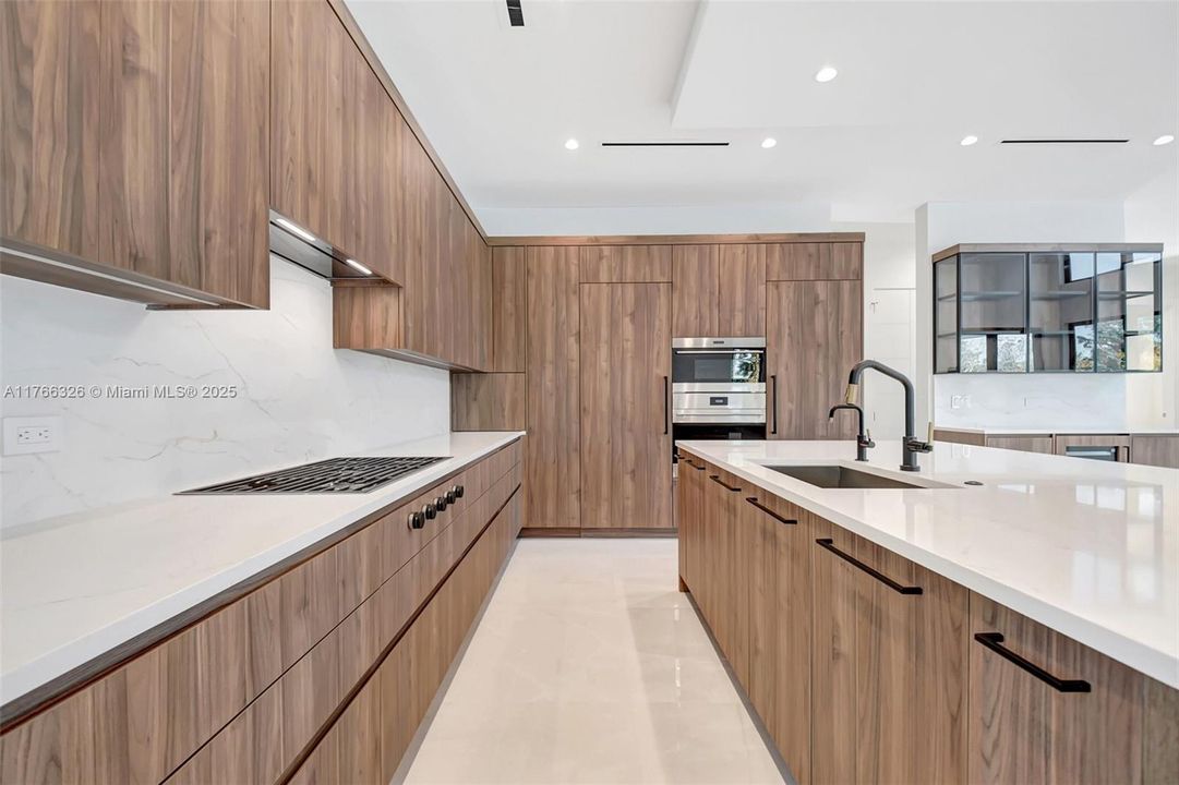 На продажу: $2,845,000 (5 спален, 5 ванн, 3573 Квадратных фут)