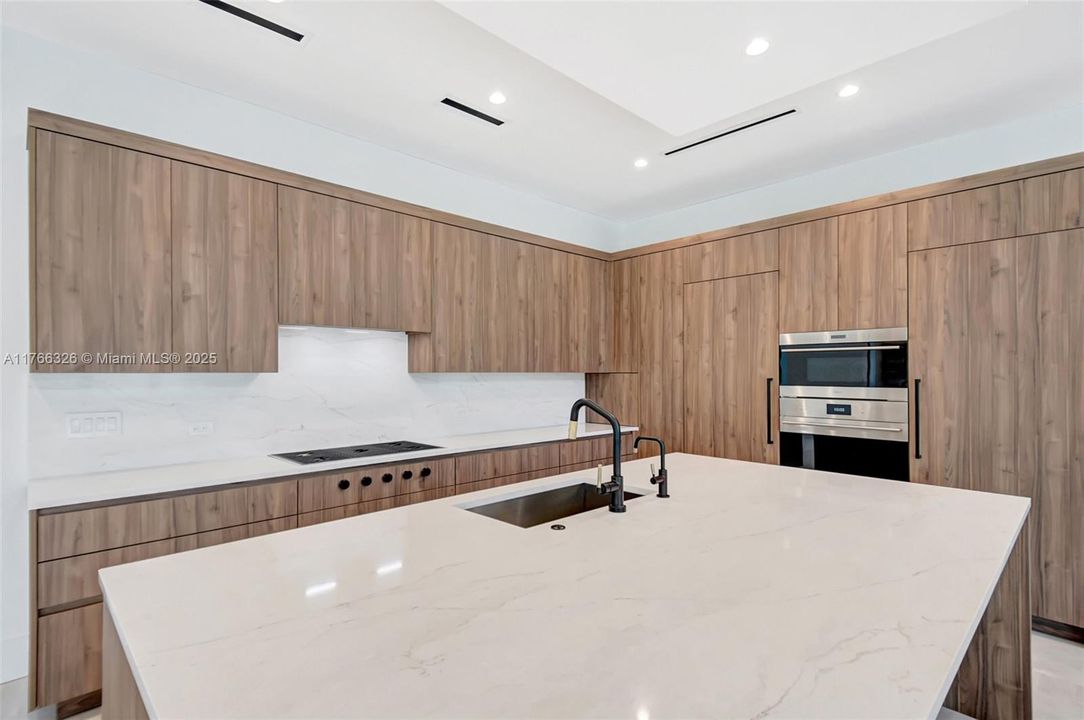 На продажу: $2,845,000 (5 спален, 5 ванн, 3573 Квадратных фут)